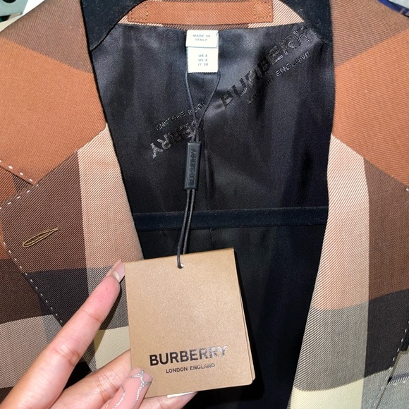 Burberry Sidon Jacket in Dark Birch Brown Check - Picture 12 of 15